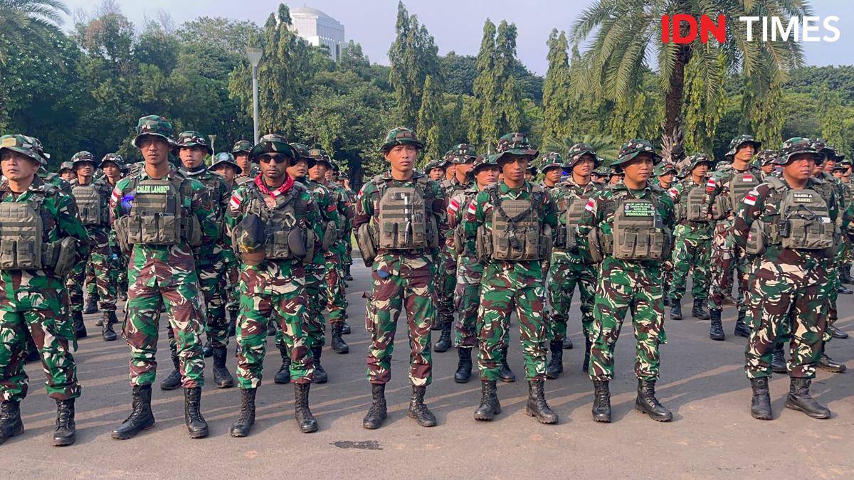Persiapan patroli di Jakarta, Minggu (31/8/2025). (IDN Times/Aryodamar)