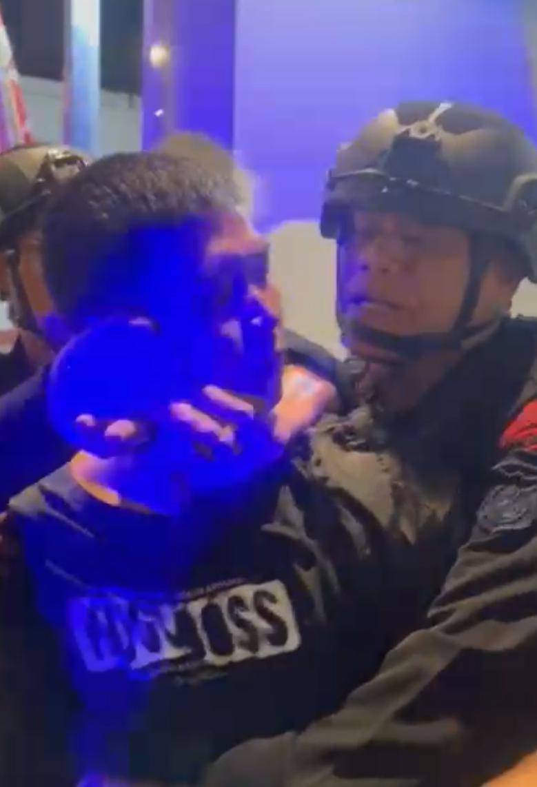 Viral video penangkapan anggota TNI oleh Brimob Polda Sumsel (Dok. Tangkapan layar)