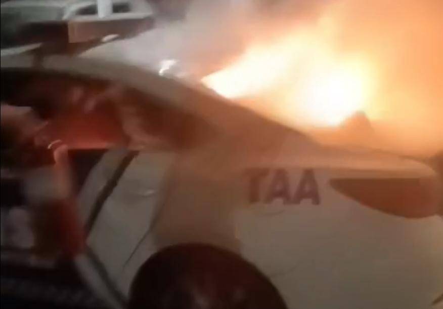 Gedung DPRD Sumsel dibakar massa dii hari, Minggu (31/8/2025) - Tangkapan layar