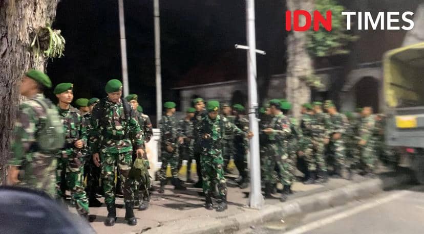 TNI POLRI Patroli Gabungan Skala Besar di Surabaya