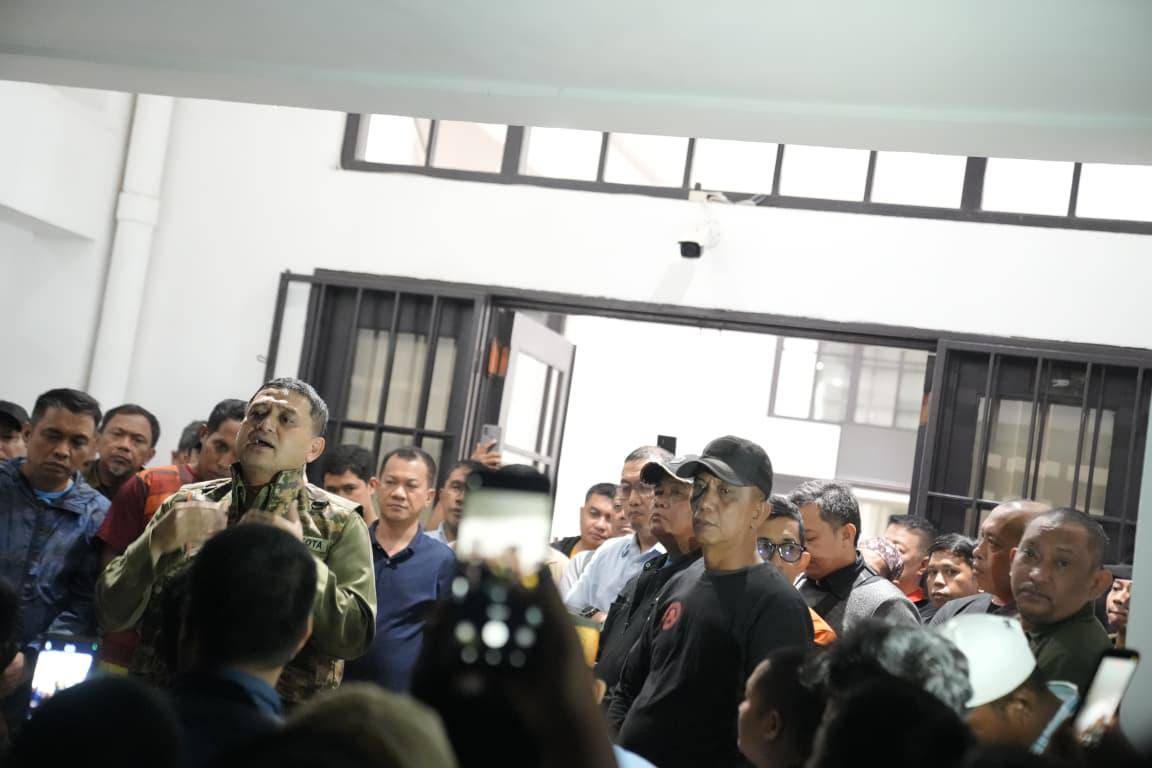 Wali Kota Makassar Munafri Arifuddin mengajak warga menjaga ketenangan kota saat ditemui di Balai Kota, Sabtu (30/8/2025). (Dok. Humas Pemkot Makassar)