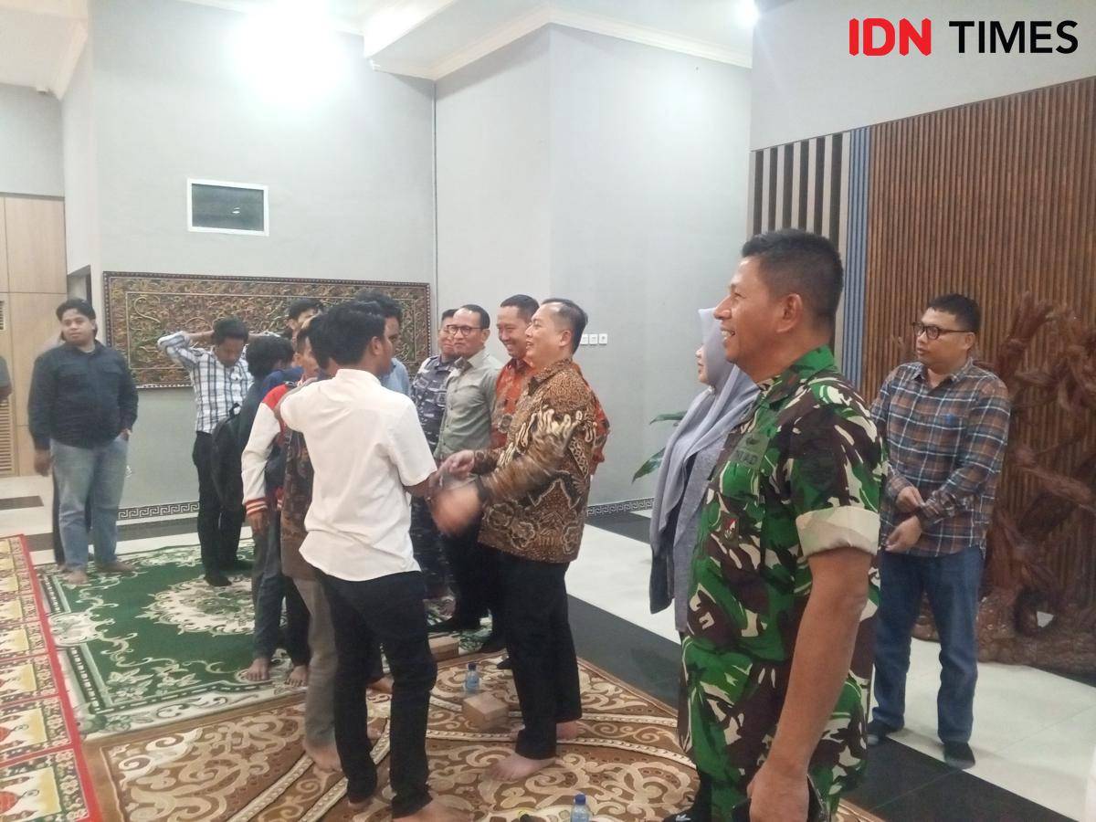 Pertemuan Gubernur NTB Lalu Muhamad Iqbal bersama BEM dan OKP di Pendopo Gubernur.