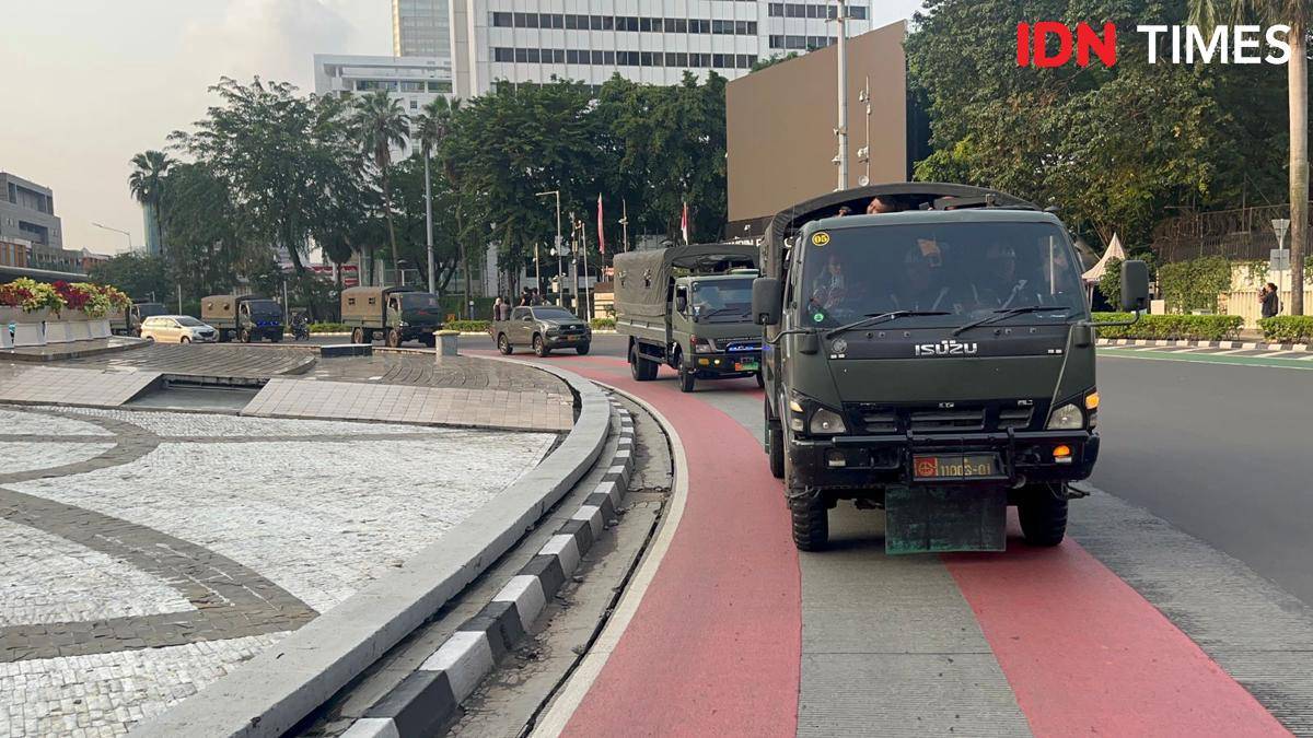 Persiapan patroli di Jakarta, Minggu (31/8/2025). (IDN Times/Aryodamar)