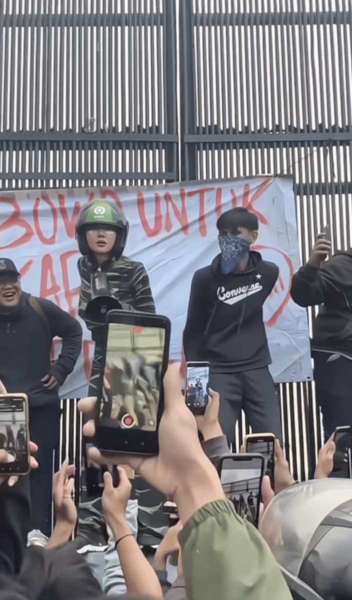 potret Lucinta Luna ikut aksi demo di DPR