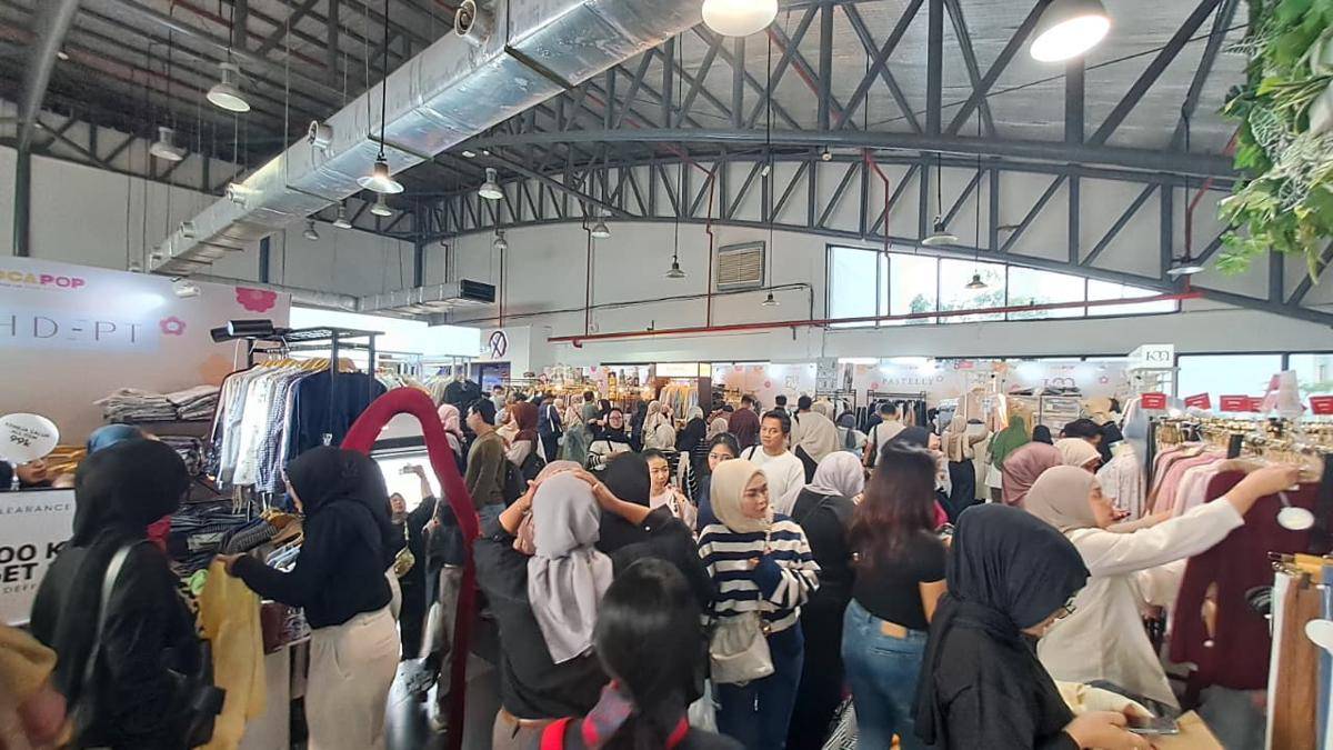 Potret Locapop, bazar busana siap pakai yang menyasar Gen Z, digelar pada Rabu-Minggu (27-31/8/2025) di Aeon Mall, Tanjung Barat, Jakarta Selatan. (dok. Locapop)