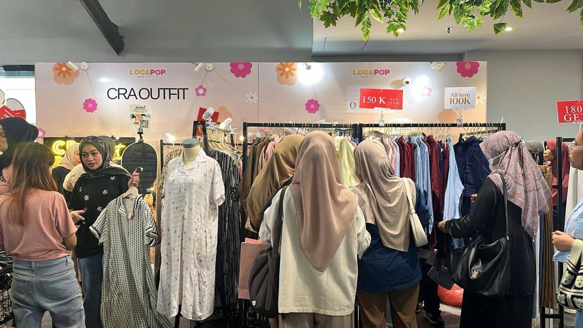 Potret Locapop, bazar busana siap pakai yang menyasar Gen Z, digelar pada Rabu-Minggu (27-31/8/2025) di Aeon Mall, Tanjung Barat, Jakarta Selatan. (dok. Locapop)