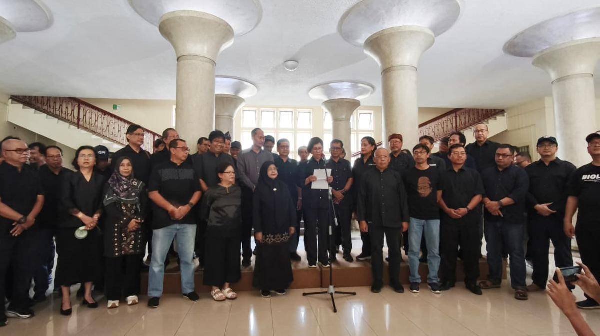 Sivitas Universitas Gadjah Mada (UGM) menyampaikan Seruan Moral Civitas Akademika UGM merespons berbagai aksi massa dan kondisi bangsa terkini, di Balairung UGM, Minggu (31/8/2025)