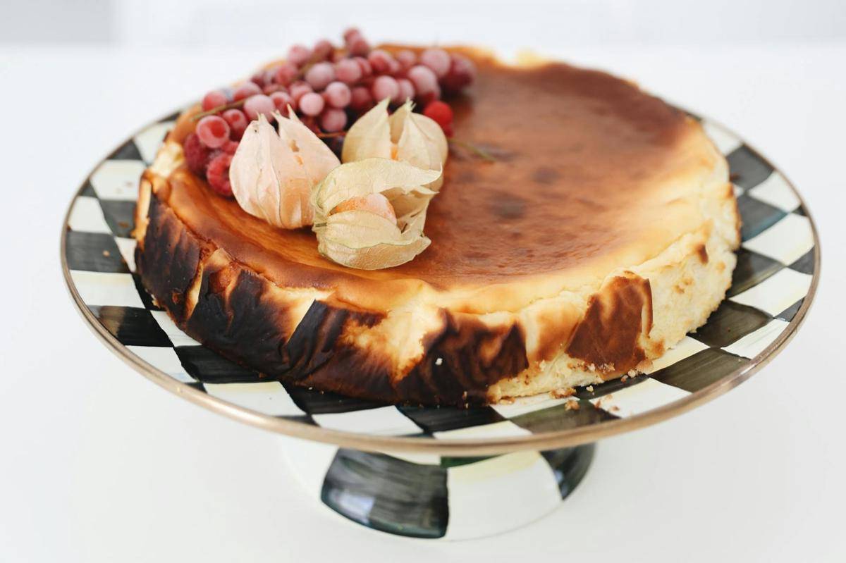 ilustrasi basque burnt cheesecake 