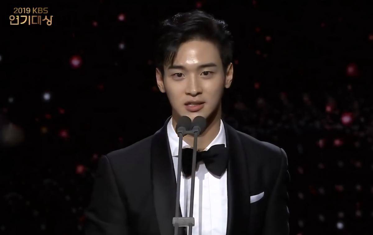 Jang Dong Yoon di KBS Drama Awards (youtube.com/KBSWORLDTV)