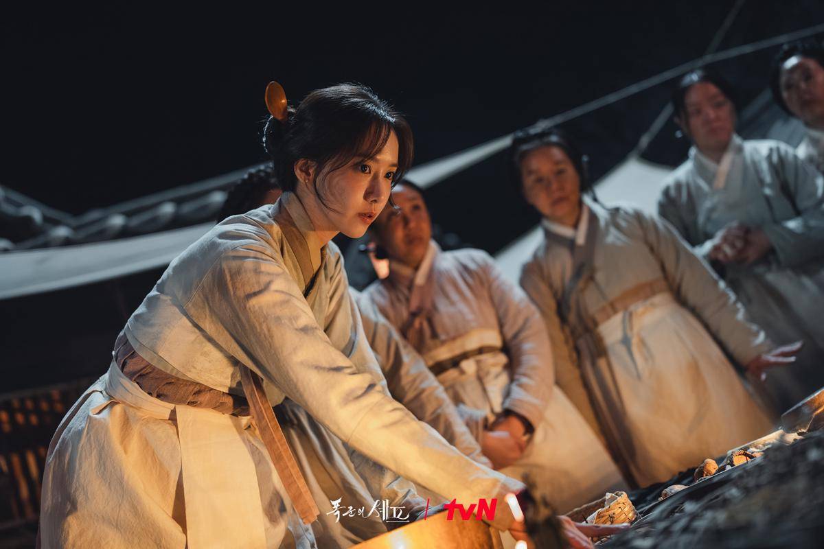 Cuplikan drakor Bon Appetit, Your Majesty (dok. TVN/Bon Appetit, Your Majesty)