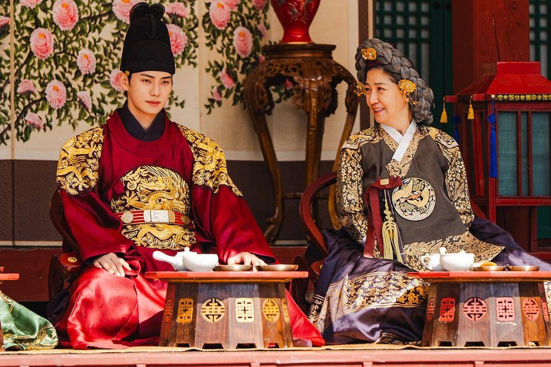 Cuplikan drakor Bon Appetit, Your Majesty