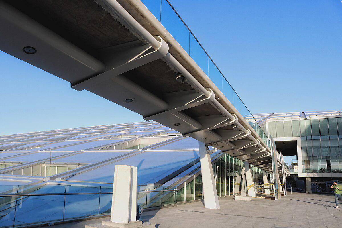 potret jembatan di Perpustakaan Alexandria