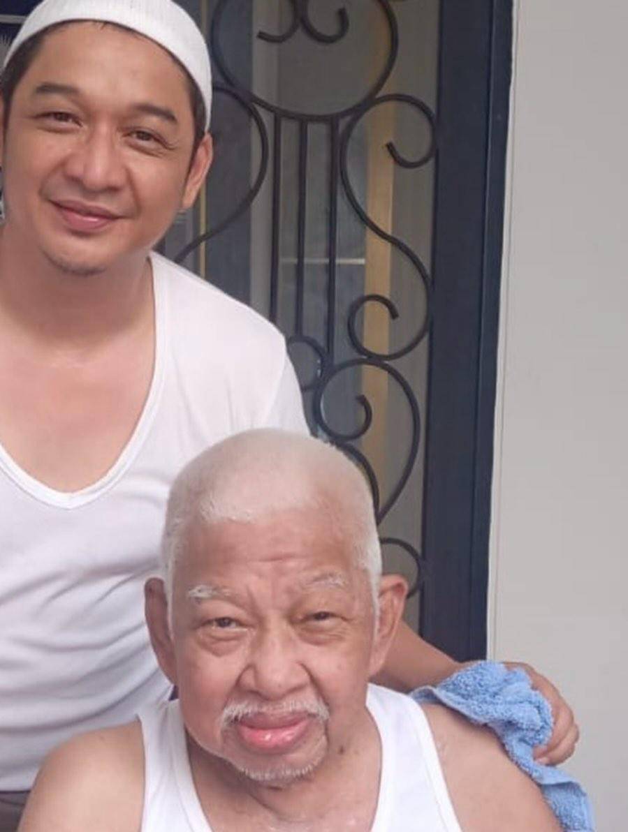 Pasha Ungu cukur rambut sang ayah