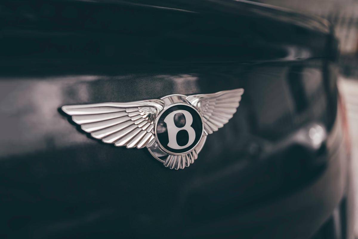 Ilustrasi Bentley Flying Spur & Continental GT PHEV (unsplash.com/Andrea De Santis) 