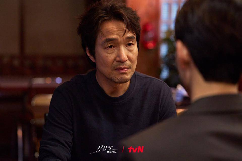 potret Han Suk Kyu di drakor Shin's Project 