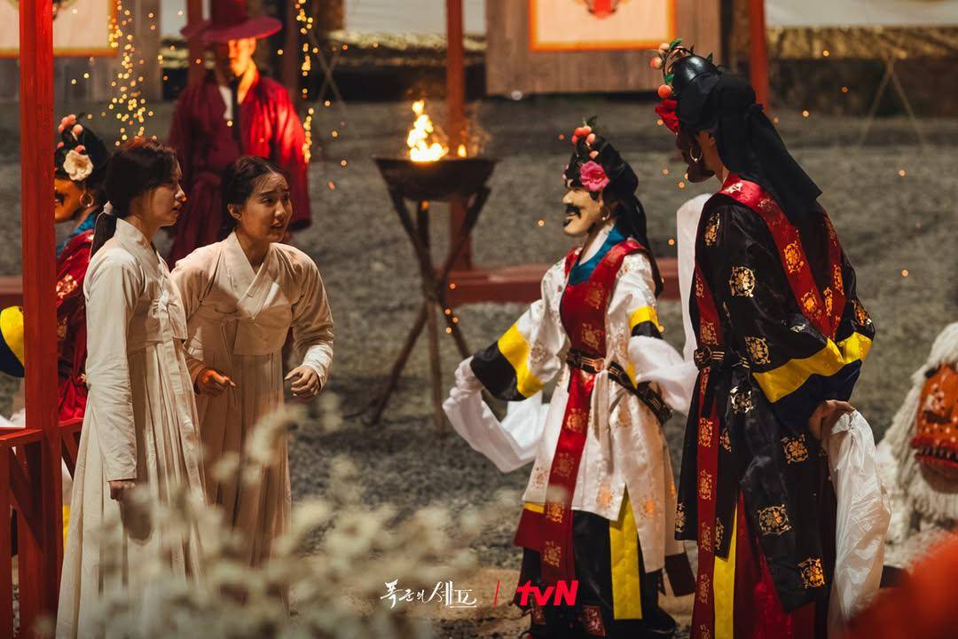 Still cut drama Bon Appetit, Your Majesty (instagram.com/tvn_drama)