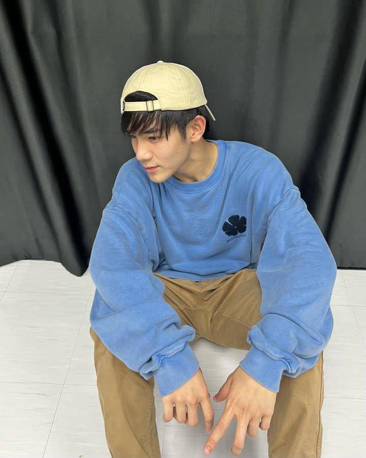 OOTD pakai topi baseball ala Fourth Nattawat (instagram.com/fourth.ig)