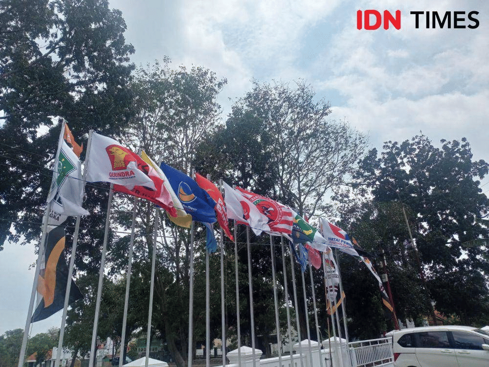 Ilustrasi bendera partai politik (IDN Times/Bendera Parpol peserta Pemilu 2024)