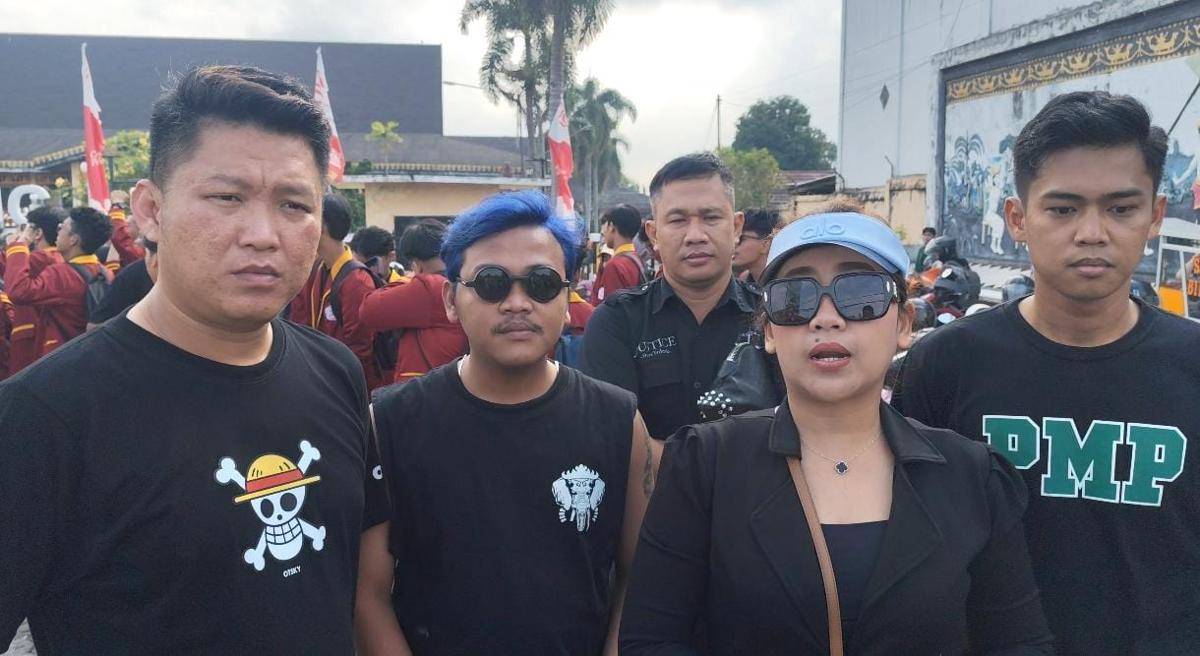 Influencer Lampung, Bang Taun dan Makjieh serta pengacara yang turun aksi, Putri Maya. (IDN Times/Muhaimin)