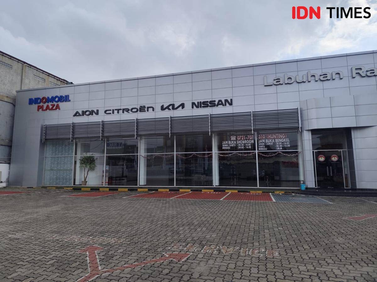 Sorum mobil Nissan KIA Labuhan Ratu, Lampung. (IDN Times/Muhaimin)