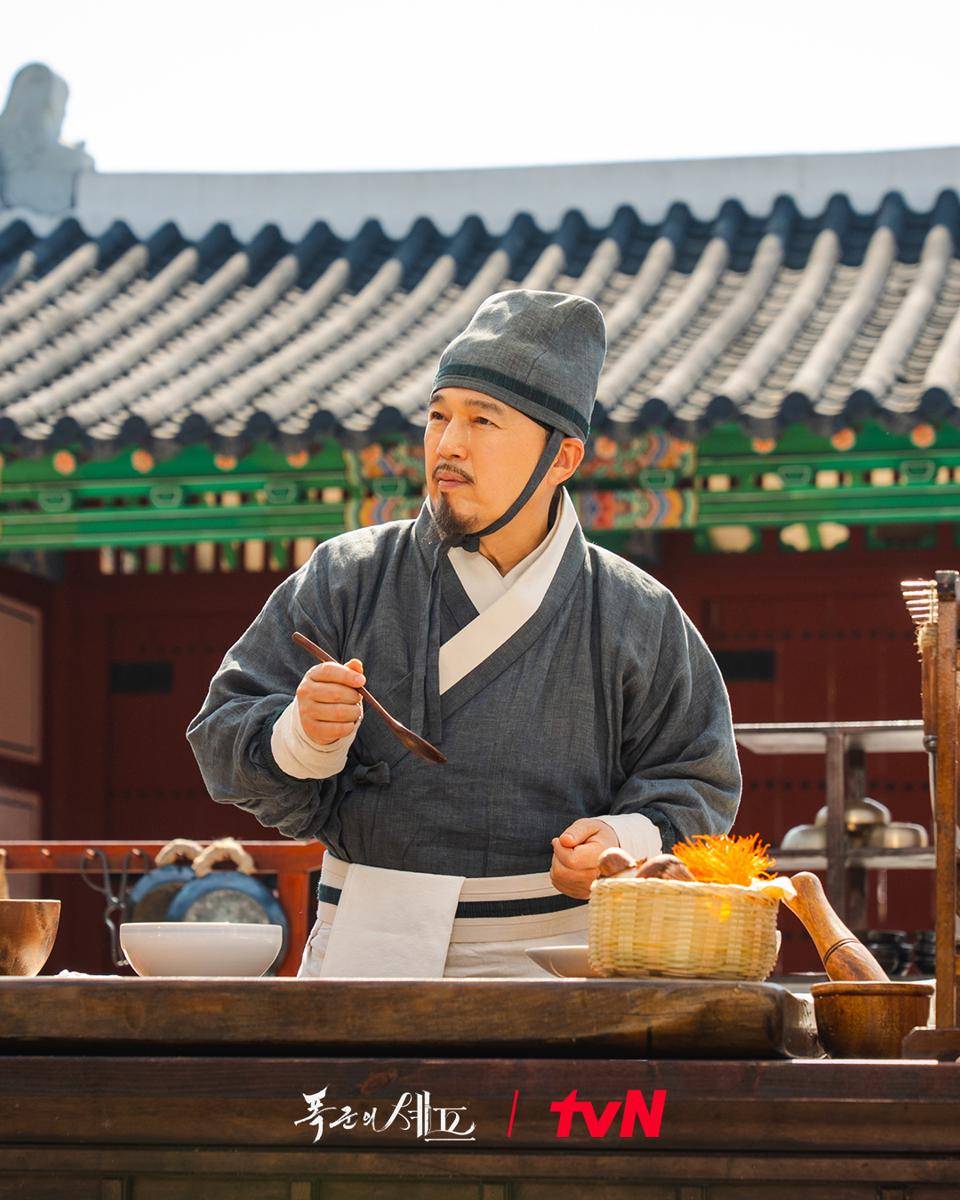 Still cut drama Bon Appetit, Your Majesty (instagram.com/tvn_drama)