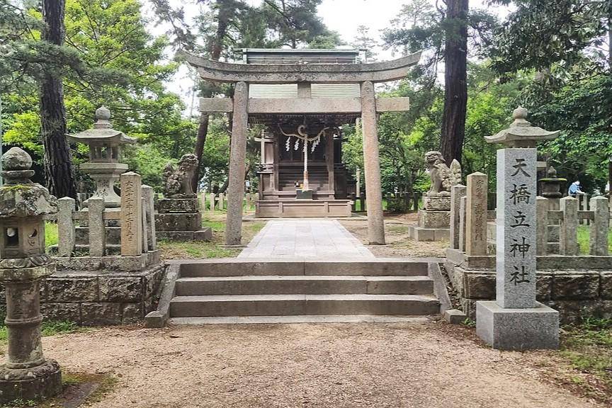 Kuil di Amanohashidate 