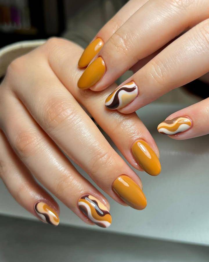 ide tren warna kuku musim gugur (instagram.com/learnahstarbuck_nailartist)
