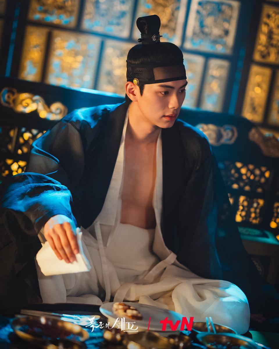 Still cut drama Bon Appetit, Your Majesty (instagram.com/tvn_drama)