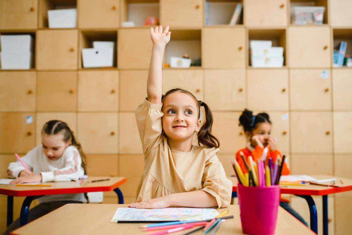 ilustrasi anak di sekolah