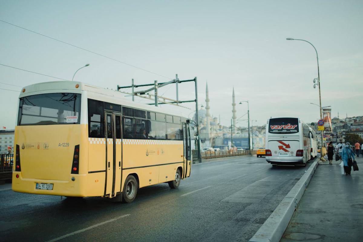 Ilustrasi bus (pexels.com/Faruk Tokluoğlu)