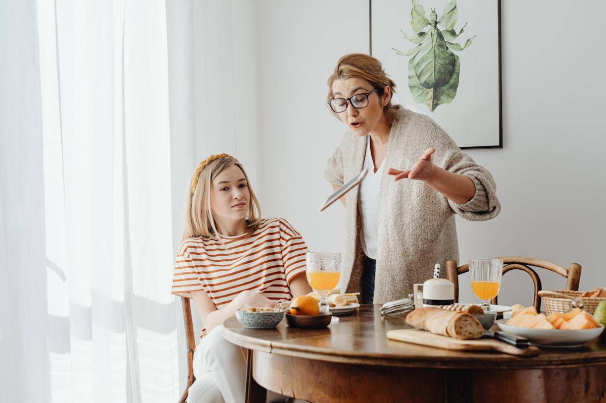 ilustrasi tiger parenting (pexels.com/Kaboompics.com)