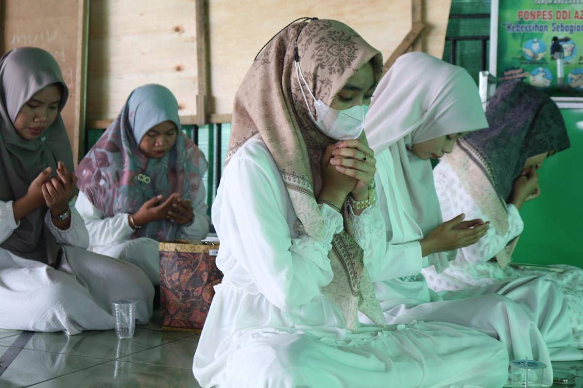 Ilustrasi berdoa memohon keselamatan negeri (pexels.com/Muhaimin Abdul Aziz)