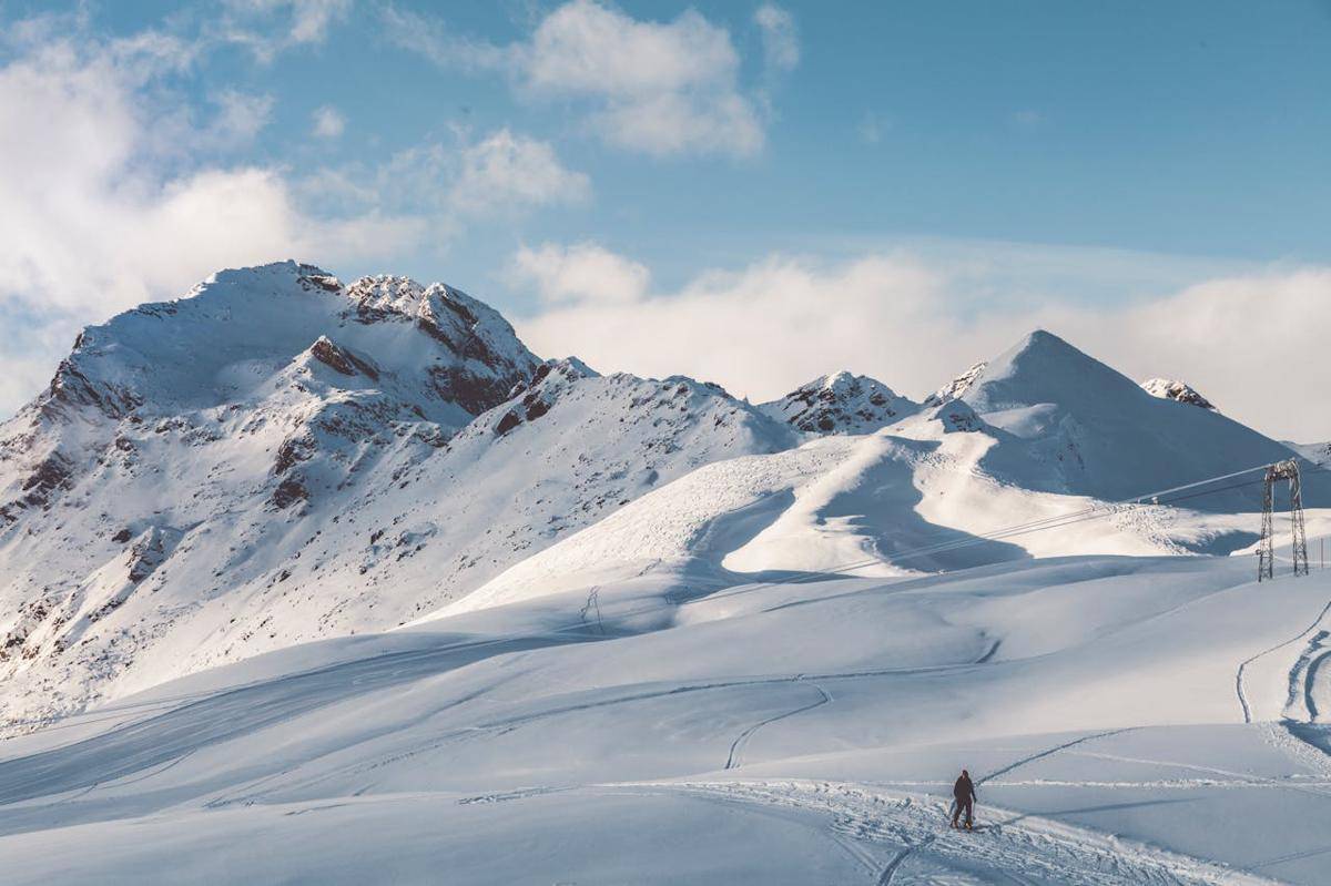 Momen tertutup salju di pegunungan Alpen, dunia serasa terhenti. (Pexels/Peter Fazekas)