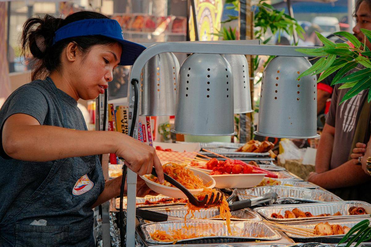 ilustrasi street food (pexels.com/ Sehjad Khoja)