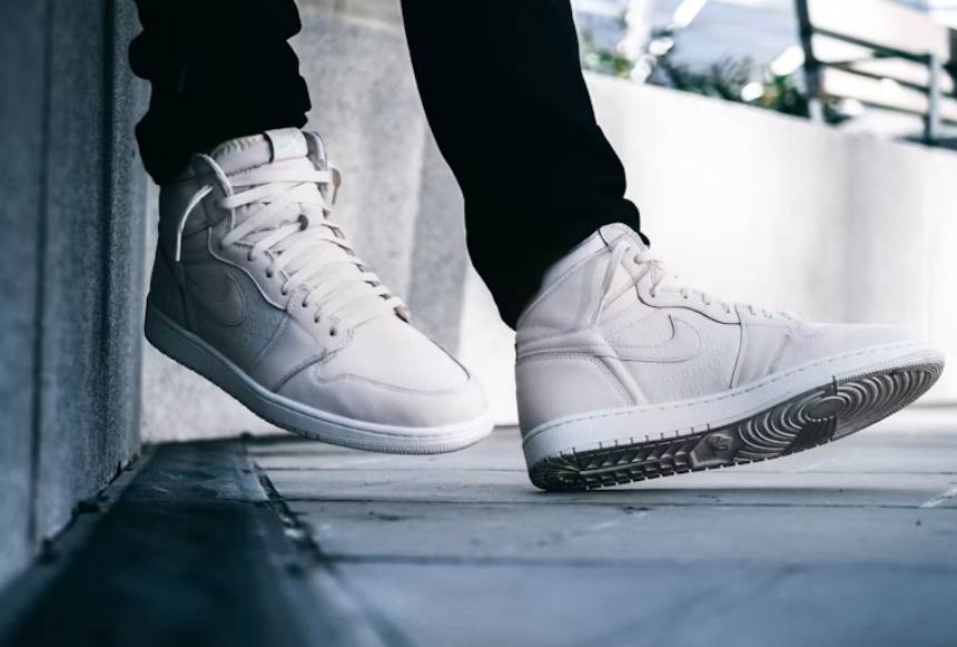 illustrasi sneakers putih (unsplash.com/Matthew Foulds)