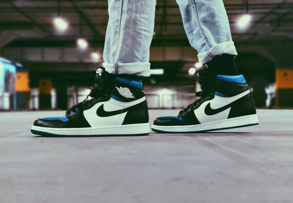 ilustrasi sneakers pria