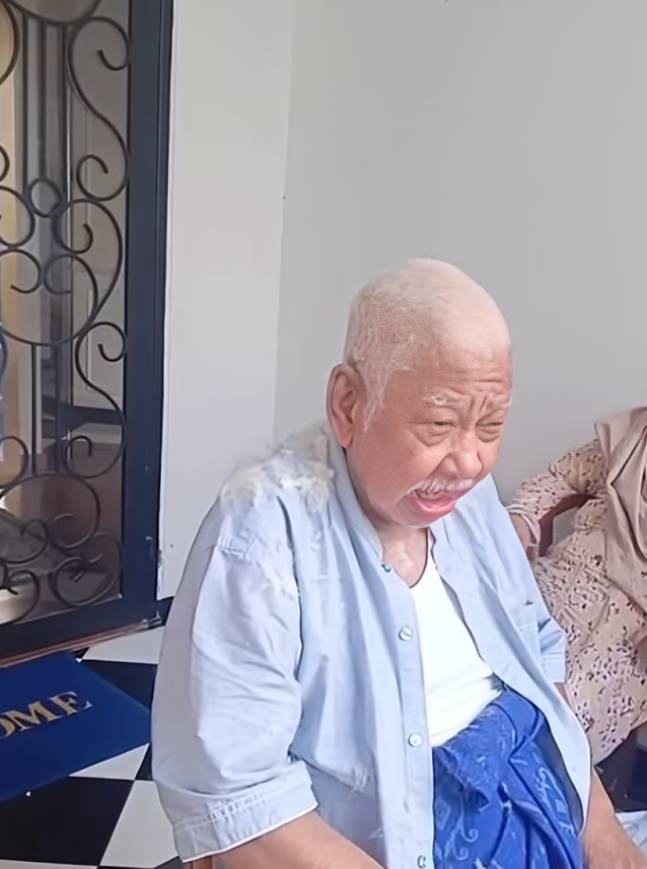 Pasha Ungu cukur rambut sang ayah