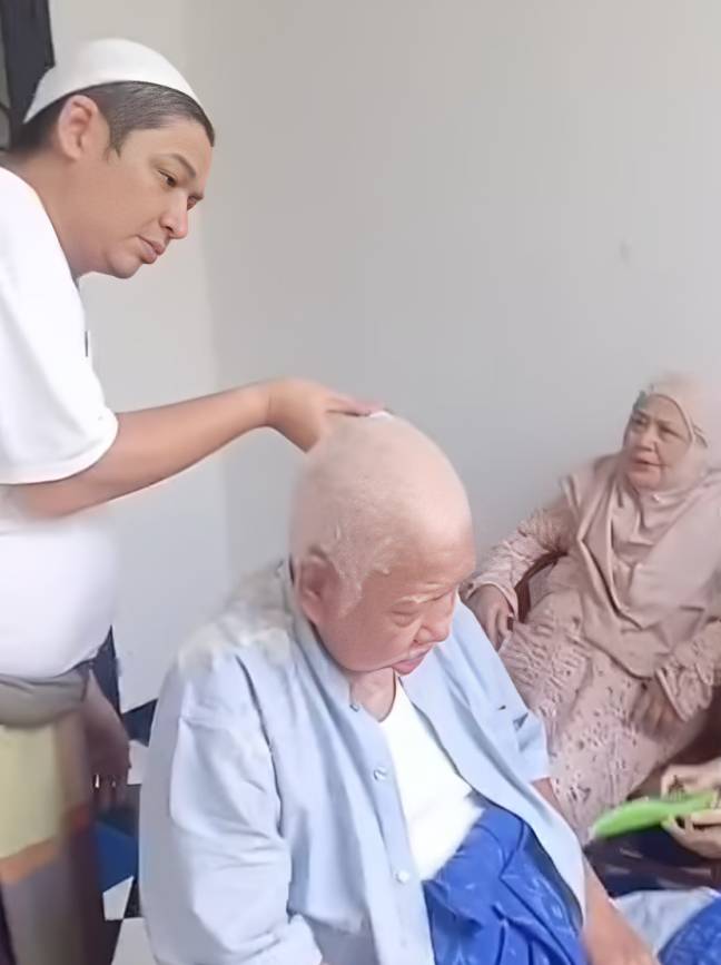 Pasha Ungu cukur rambut sang ayah