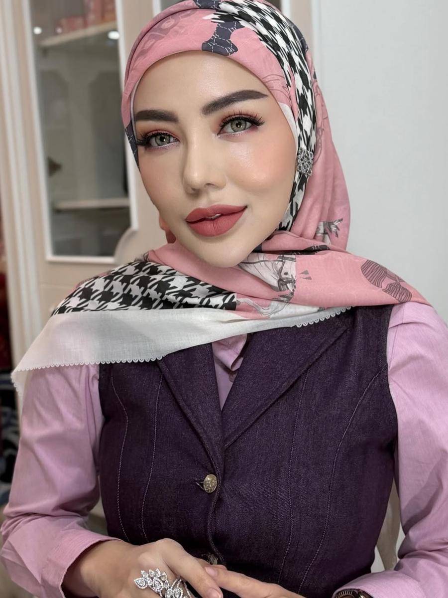 Gaya makeup Bella Shofie (instagram.com/bellashofie_rigan)