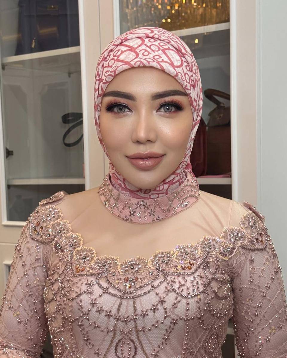 Gaya makeup Bella Shofie (instagram.com/bellashofie_rigan)