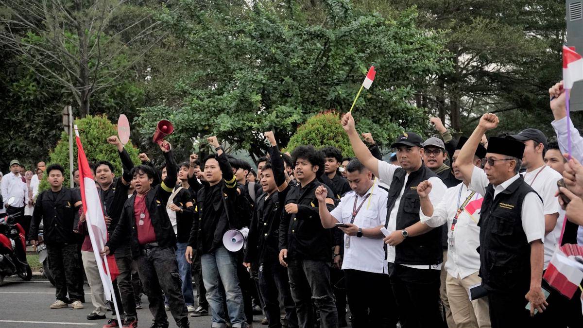 Institut Teknologi Sumatera (Itera) Gelar Doa Bersama Sebelum Melepas Keberangkatan Para Mahasiswa yang Akan Menyampaikan Aspirasi ke Kantor Dewan Perwakilan Rakyat (DPRD) Lampung