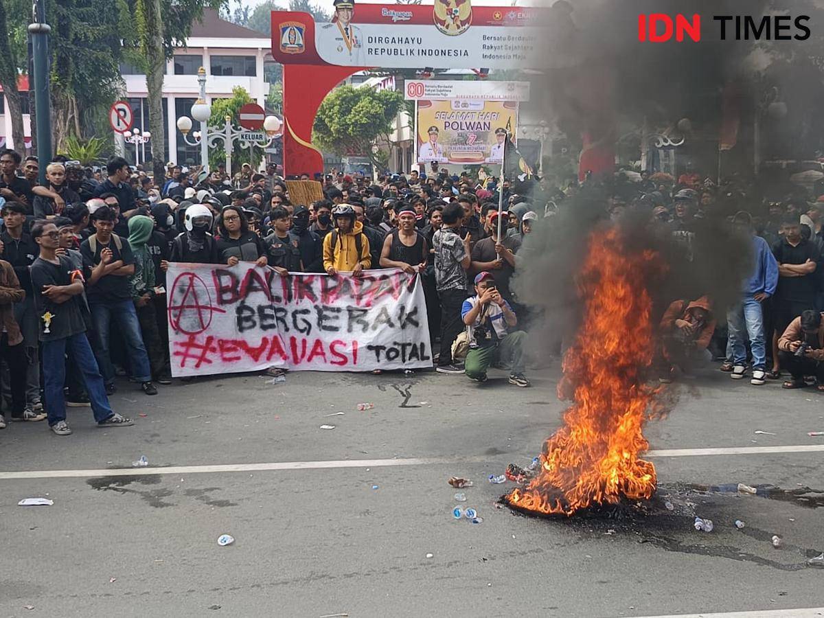 Aksi massa yang digelar di Kantor DPRD Balikpapan, Senin (1/9/2025).