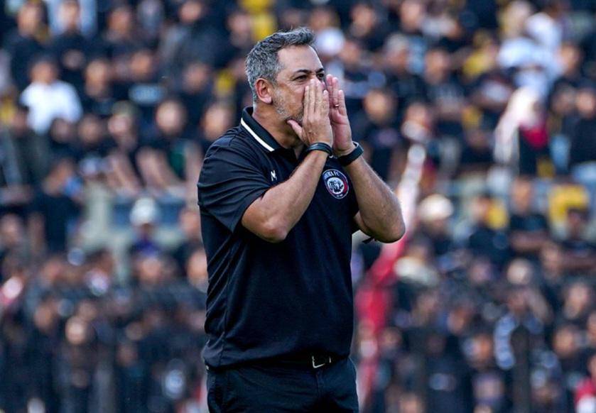 𝑨𝒚𝒐 𝑨𝒓𝒆𝒎𝒂 𝑻𝒆𝒓𝒖𝒔𝒍𝒂𝒉 𝑩𝒆𝒓𝒋𝒖𝒂𝒏𝒈!!! 🦁✊💙#AremaFC #Aremania #SalamSatuJiwa #B (1).jpg