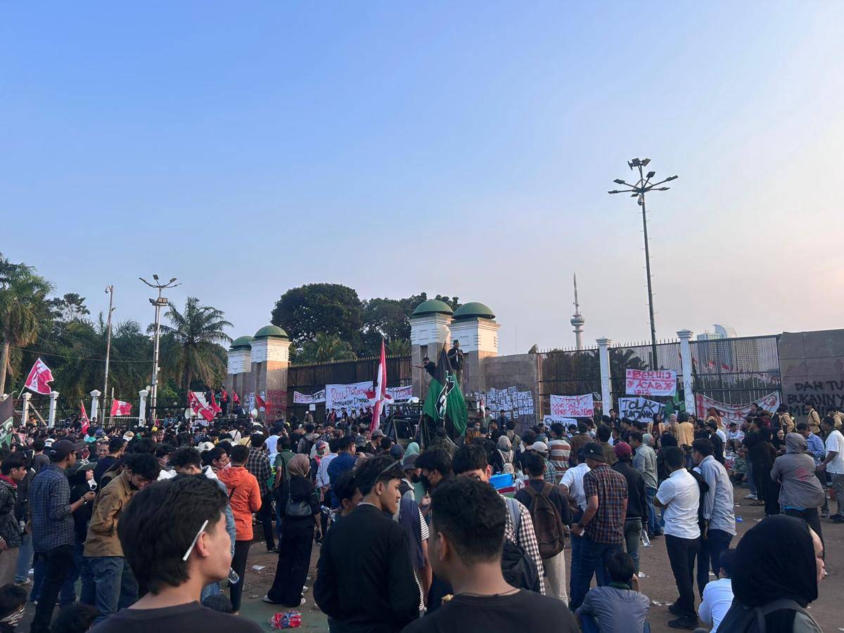 Demonstasi di depan Gedung DPR
