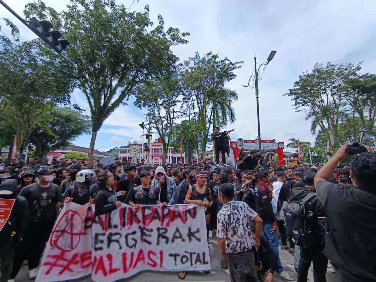Aksi massa yang digelar di Kantor DPRD Balikpapan, Senin (1/9/2025).