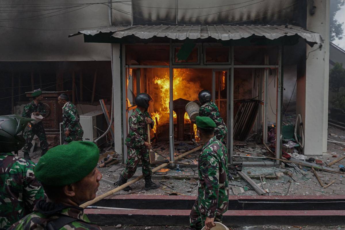 antarafoto-gedung-pemerintahan-di-kota-pekalongan-terbakar-1756707828.jpg