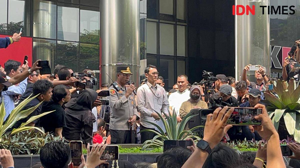 Demo warga Pati di gedung KPK