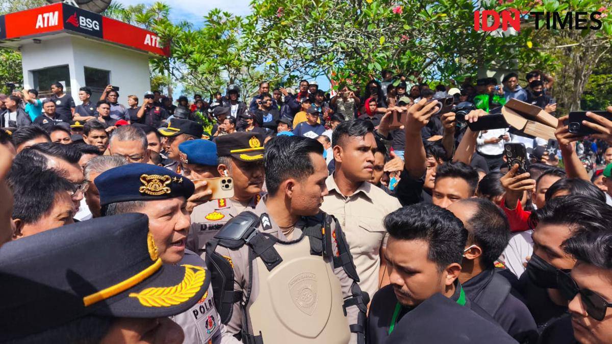 Unjuk rasa di Kota Manado, Sulawesi Utara, Senin (1/9/2025). IDN Times/Savi