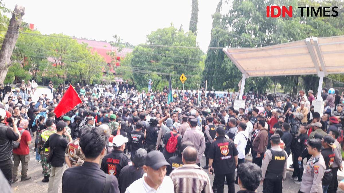 Unjuk rasa di Kota Manado, Sulawesi Utara, Senin (1/9/2025). IDN Times/Savi