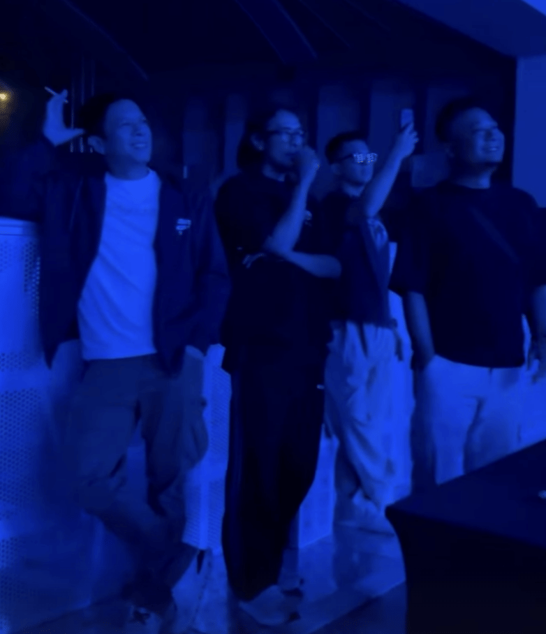 momen Ariel hadir di konser Peterpan yang ditunda (instagram.com/gitaroni)